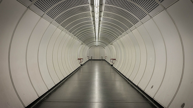 tunnel-400917_1280